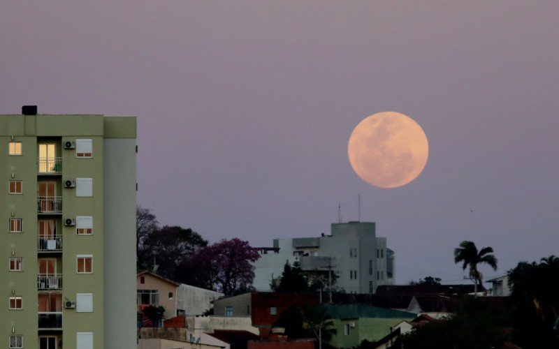 Superlua azul ilumina o cÃ©u nesta quarta-feira, 30 de agosto de 2023