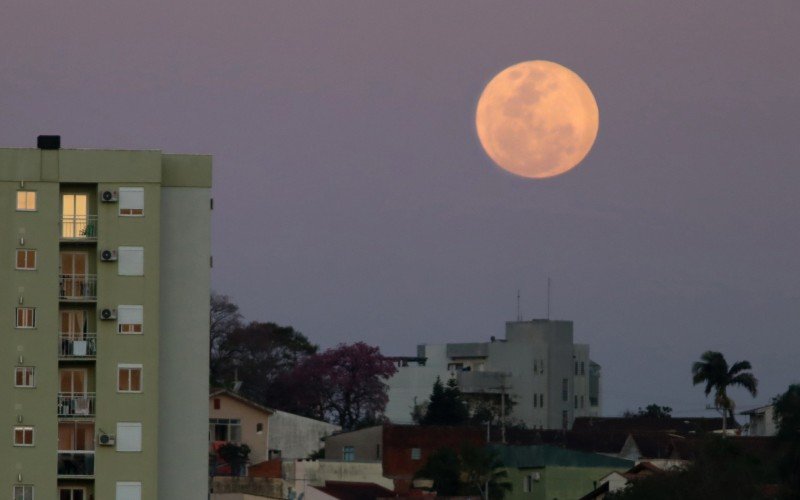 Lua encantou quem olhou para o cÃ©u ontem Ã  noite