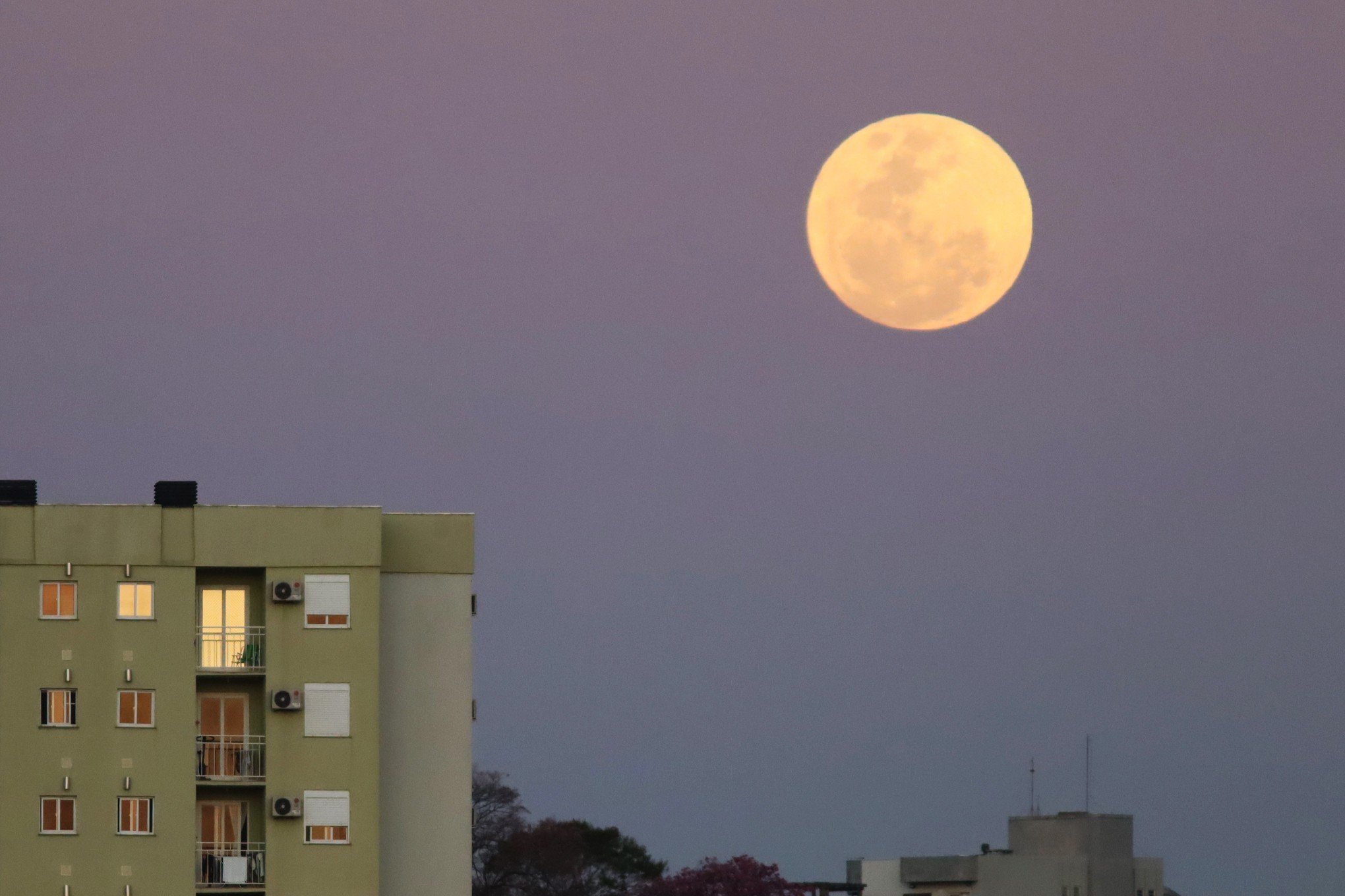 Superlua azul iluminará a noite desta segunda-feira