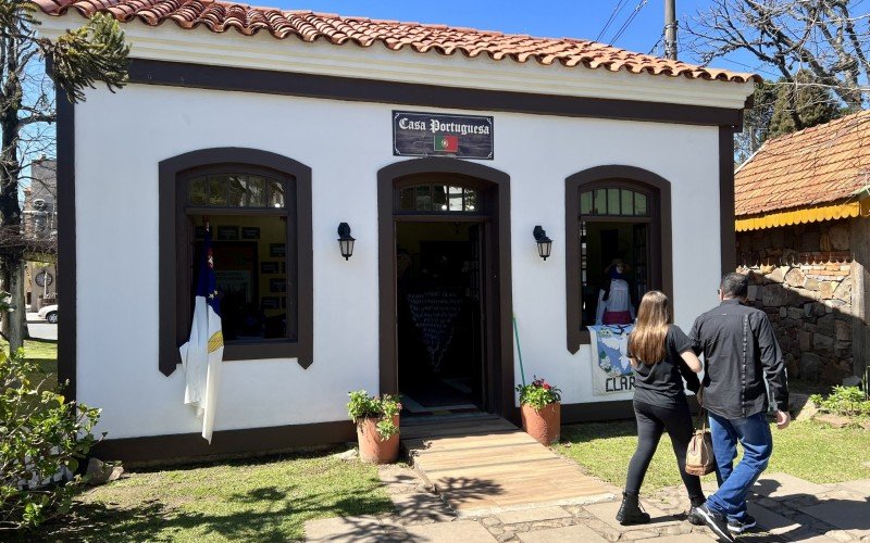 Casa Portuguesa de Gramado fica localizada na PraÃ§a das Etnias