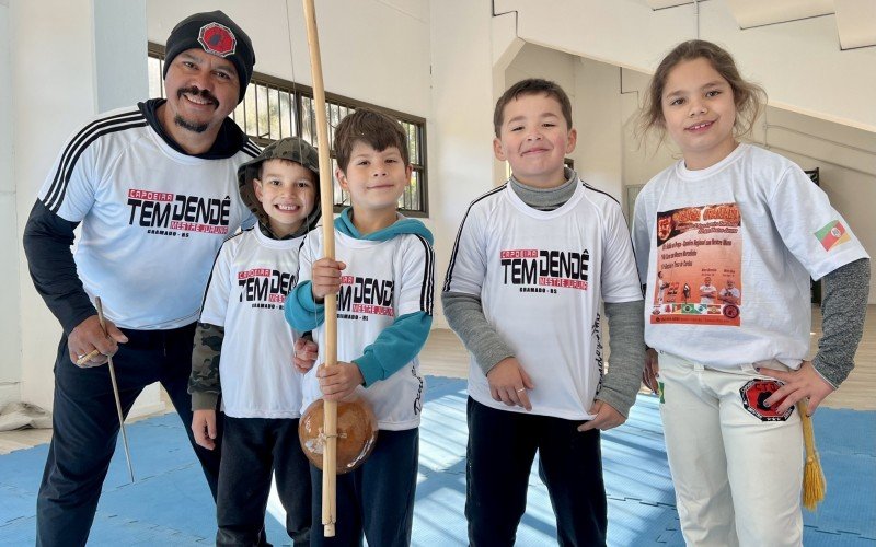 Aulas de capoeira são realizadas na Vila Olímpica