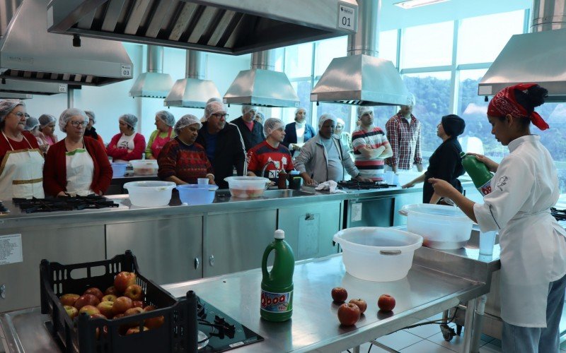 Curso gratuito de confeitaria e panificaÃ§Ã£o jÃ¡ ensinou tÃ©cnicas de gastronomia a mais de 300 pessoas
