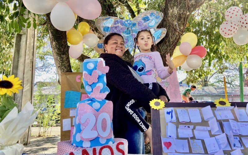 Fabiele e a filha comemoram os 20 anos do Ceia 