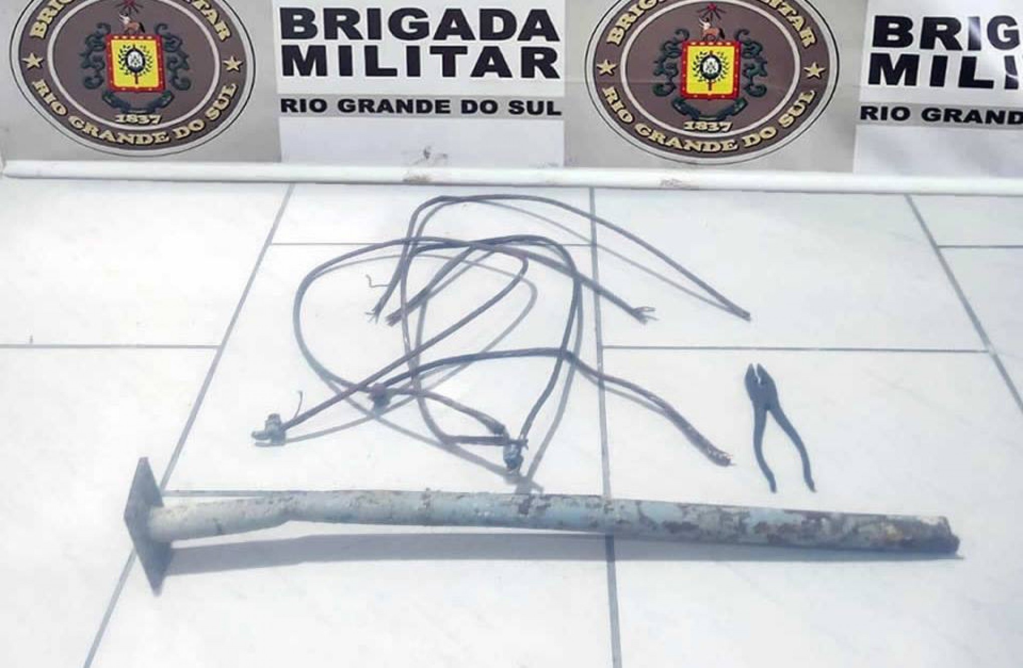 Homem furta quatro metros de fios de cobre em obra de escola e é preso em Canela