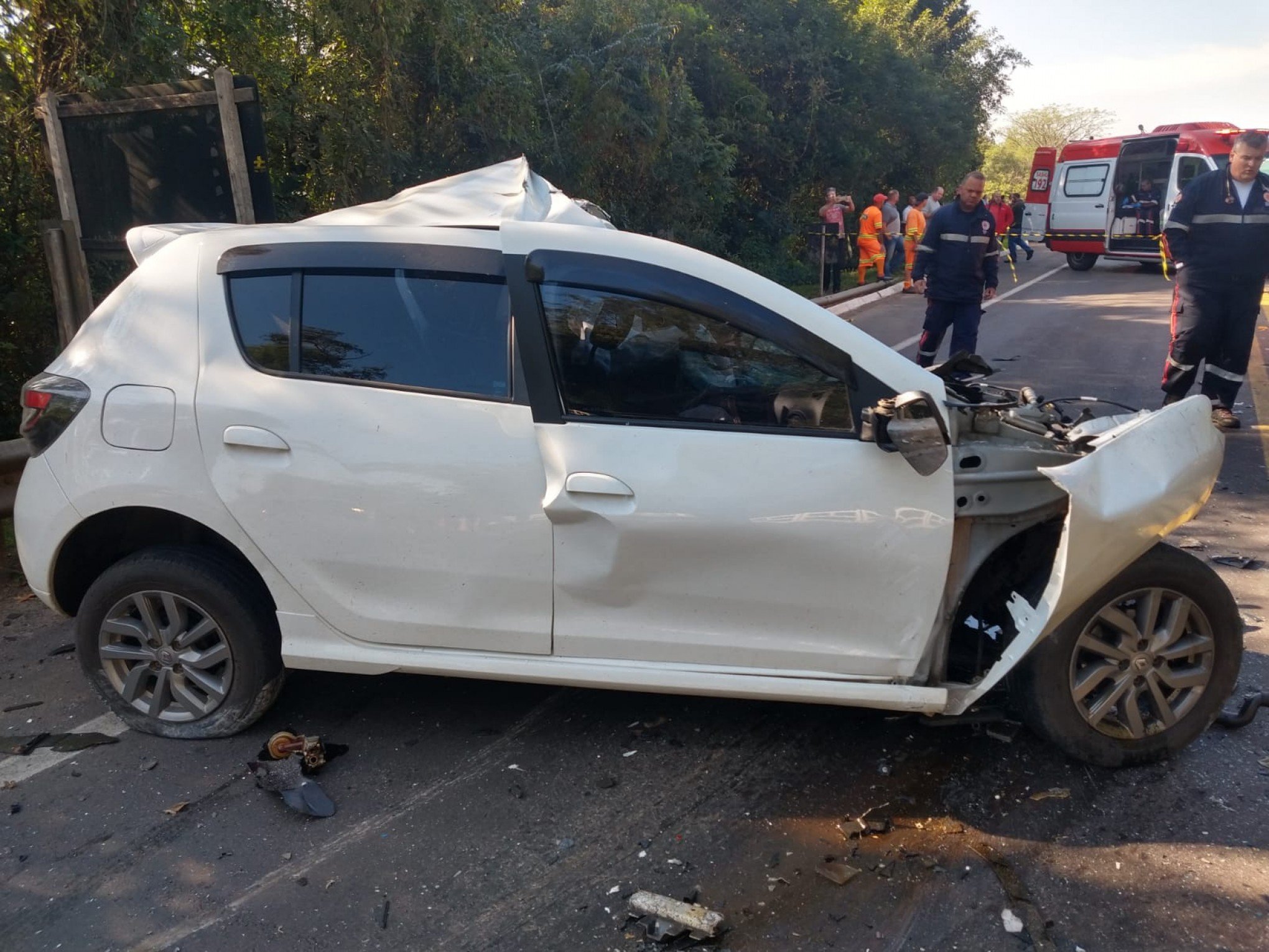 Familiares e amigos se despedem de motorista que morreu em colisão entre carro e caminhão de lixo