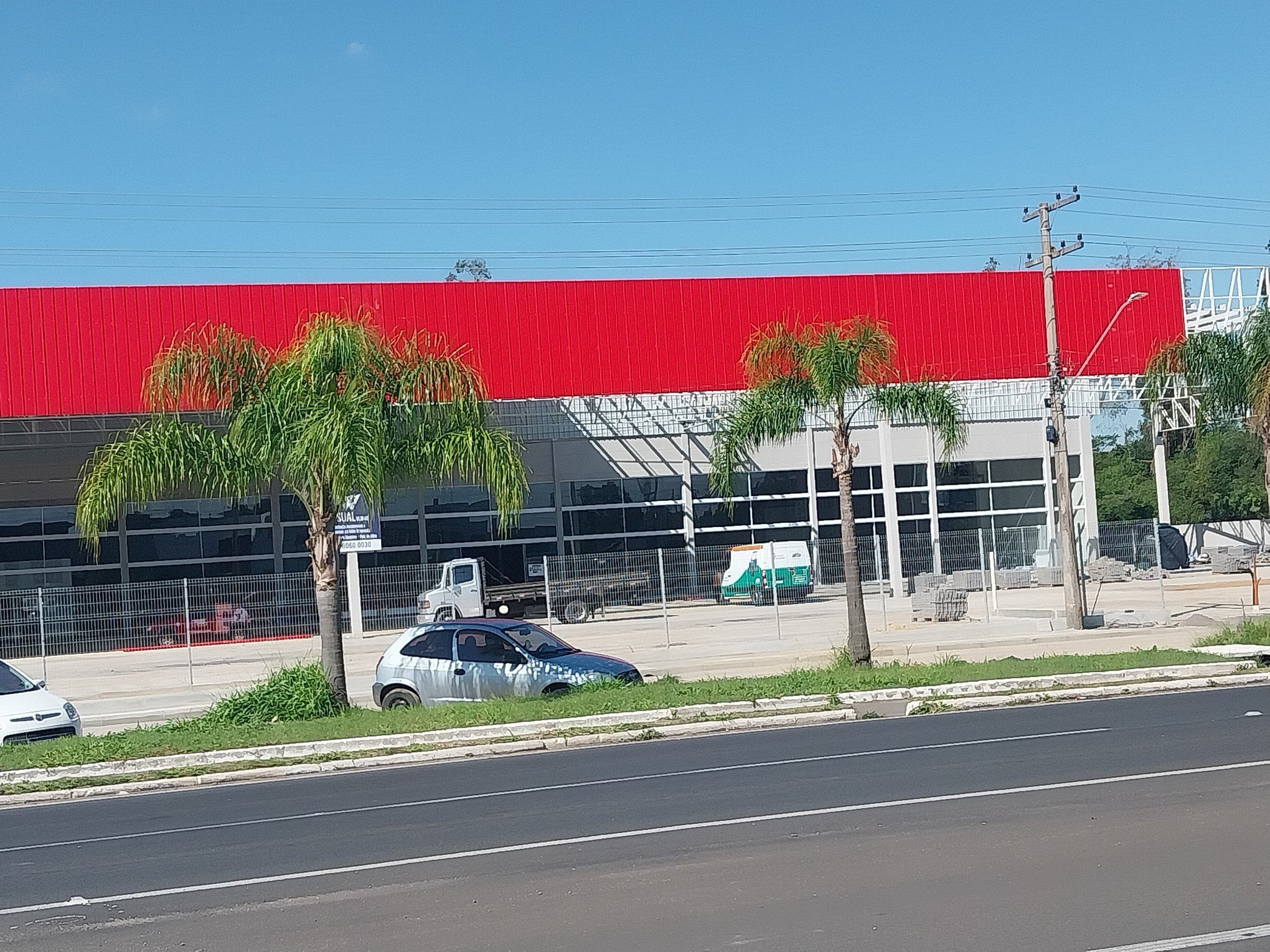 VAGAS DE EMPREGO: Atacadista abre seleção para mais de 100 funcionários em novo supermercado na região