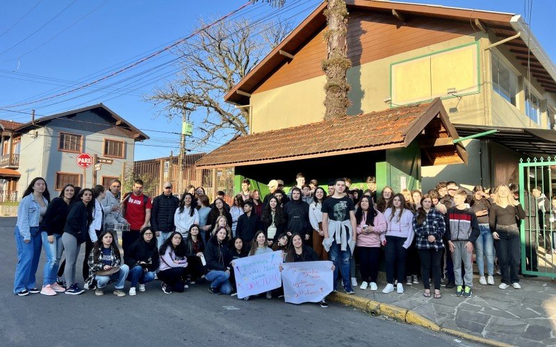 Alunos da Ramos Pacheco fazem protesto apÃ³s risco da escola ficar sem diretora