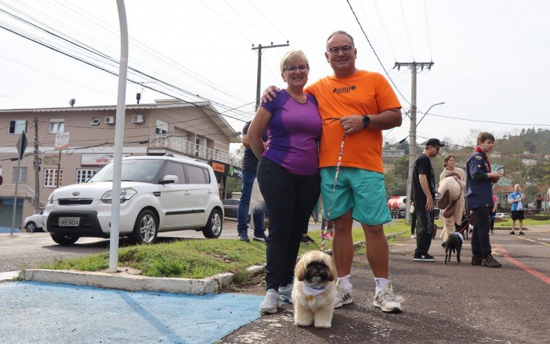 Casal Ângela Beatriz e Alexsandrer Stumpf Monteiro, com Bento, de 2 anos | Jornal NH