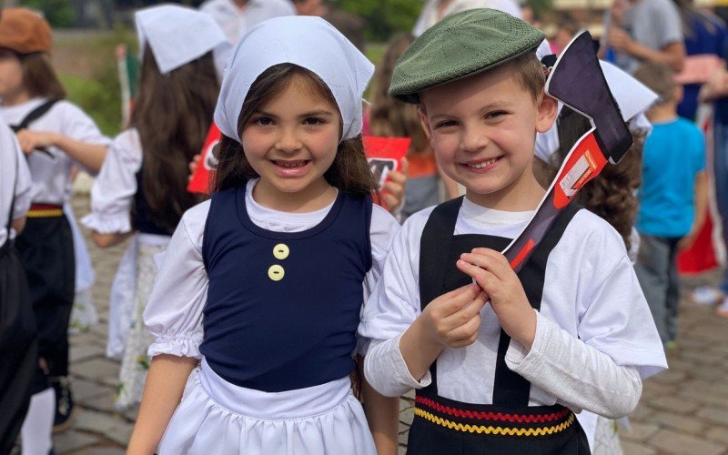 Desfile marca início da Semana da Pátria em M. Reuter | Jornal NH