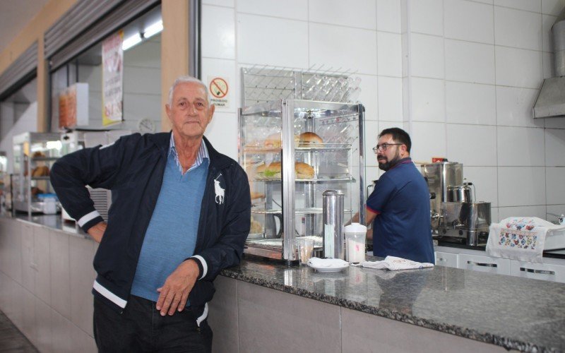 Seu José Luís Timóteo já foi experimentar o lanche na banca 4 | Jornal NH