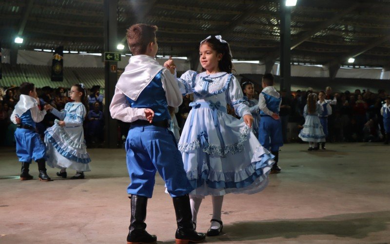 ProgramaÃ§Ã£o contou com apresentaÃ§Ã£o de invernadas artÃ­sticas 