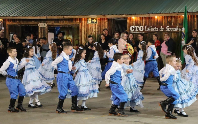 ProgramaÃ§Ã£o contou com apresentaÃ§Ã£o de invernadas artÃ­sticas 