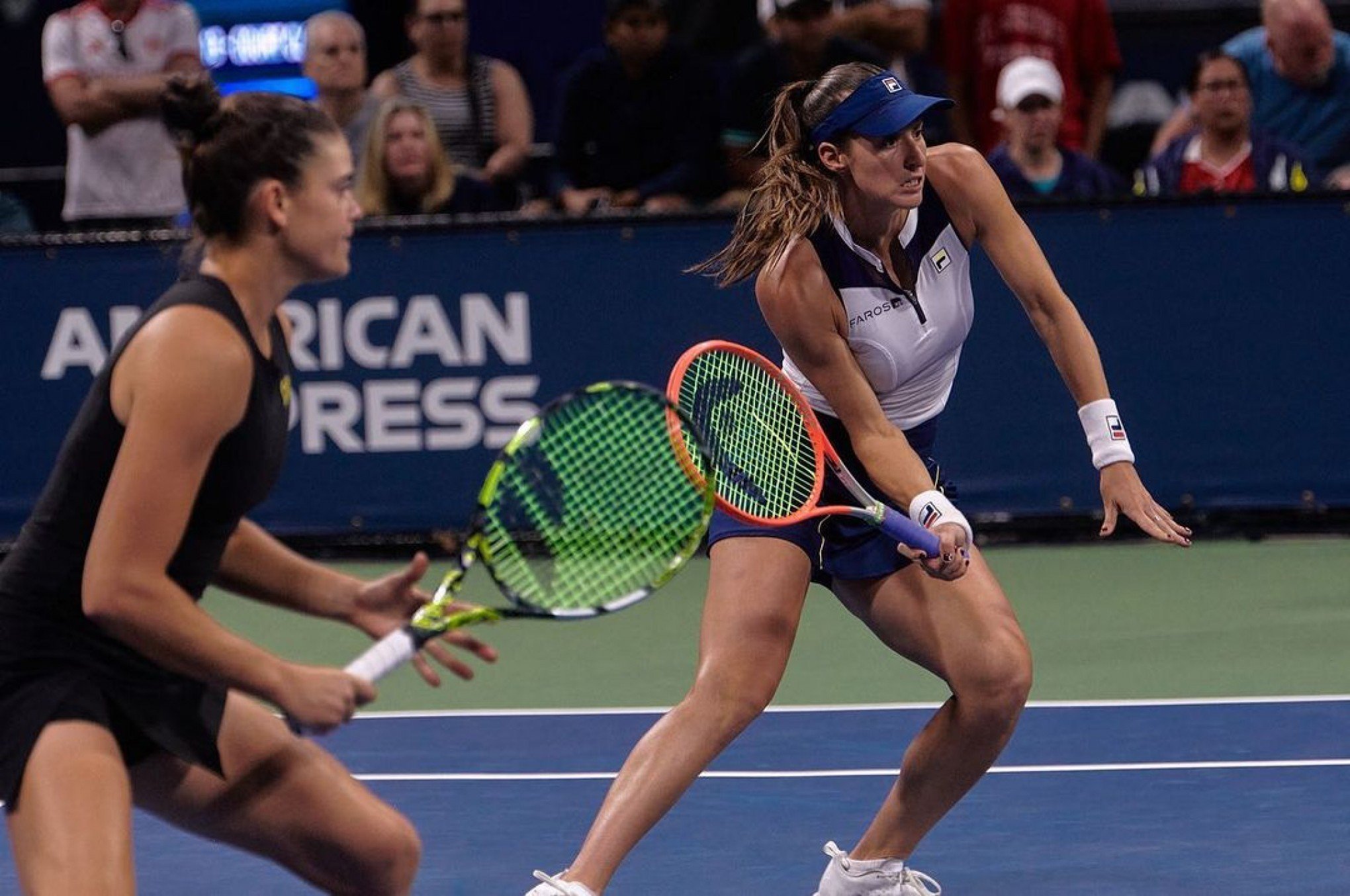 Luisa Stefani e Jennifer Brady avançam às quartas de final do US Open