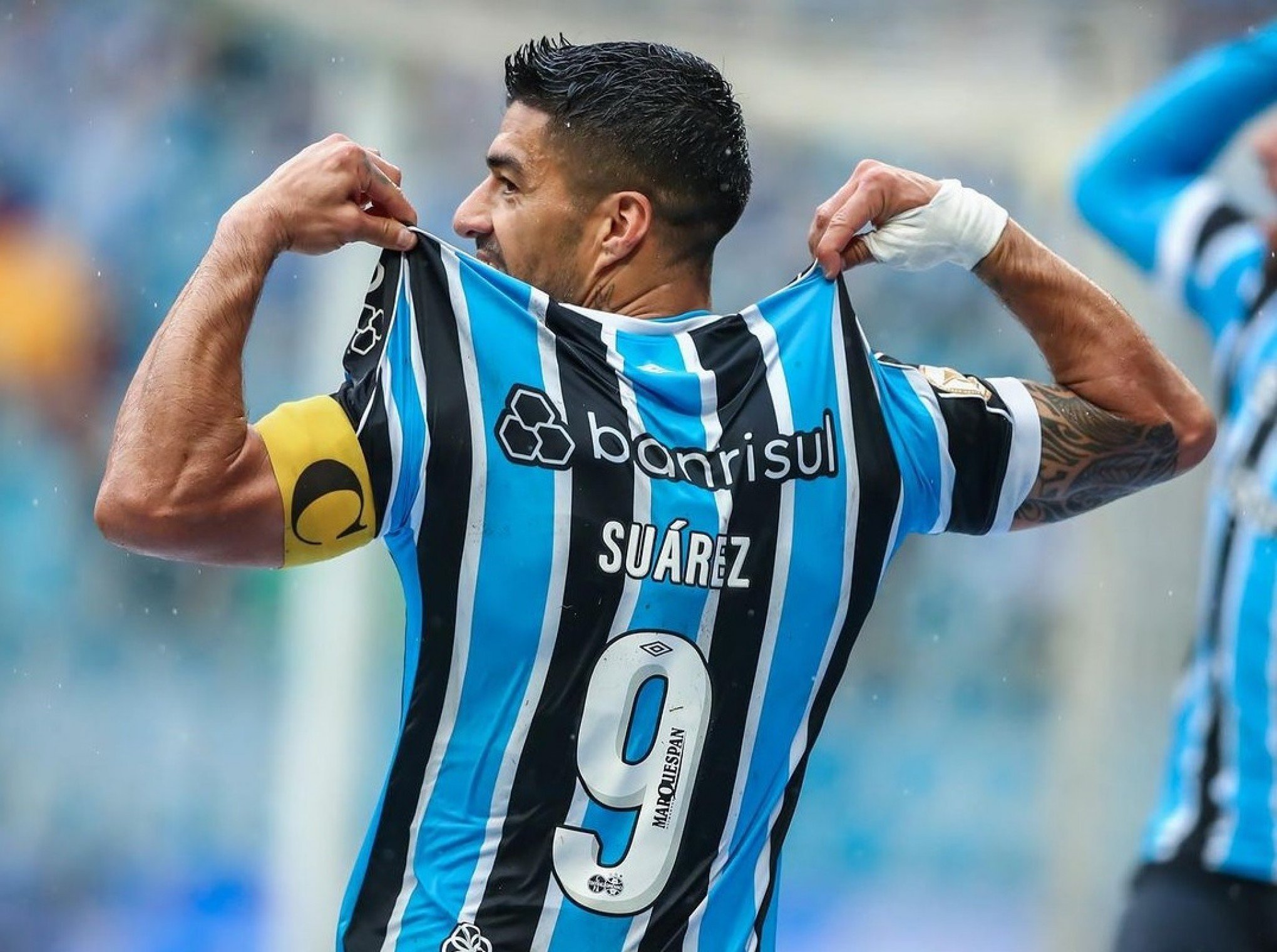 Grêmio derrota o Cuiabá e diminui distância para o líder Botafogo