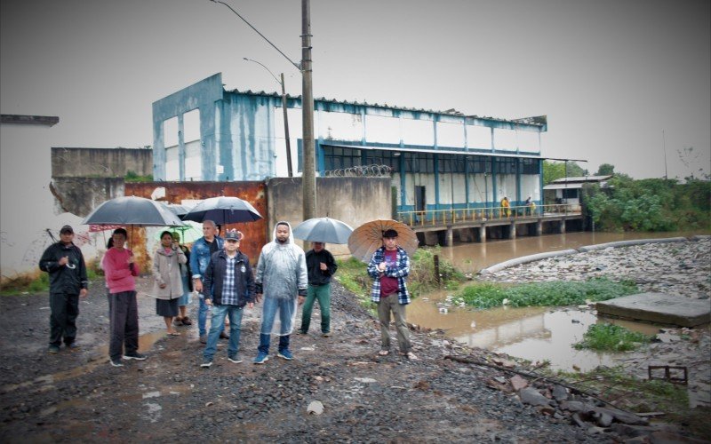 CHUVA NO RS: Apreensivos com a chuva, moradores do bairro Santo Afonso monitoram a Casa de Bombas; veja o que diz a Prefeitura