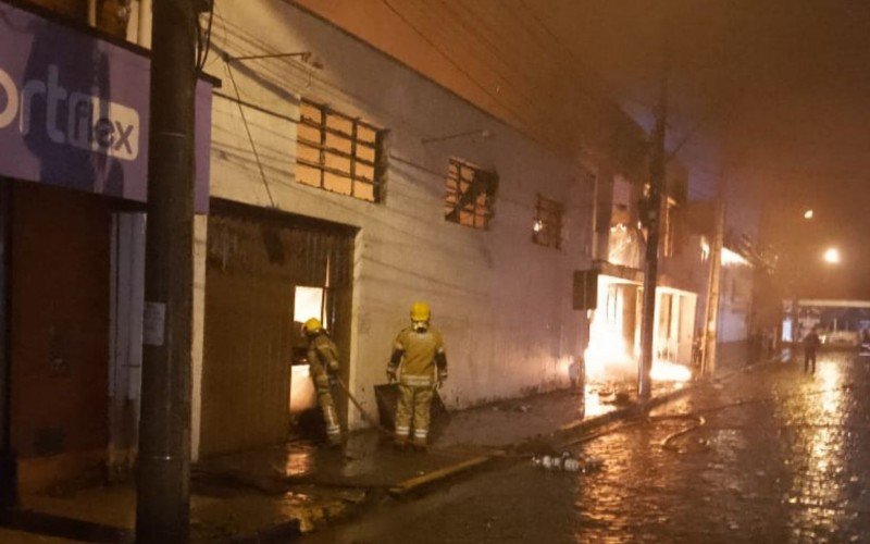 IncÃªndio em lojas de Taquara