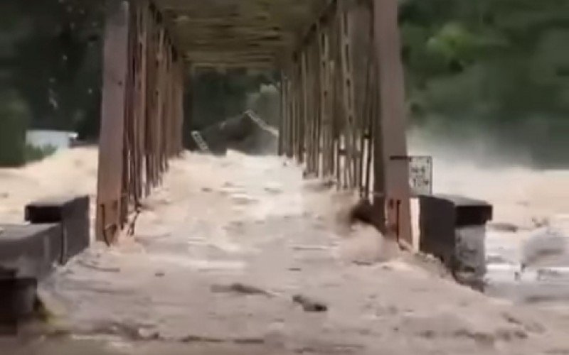 Ponte destruída no Rio das Antas | Jornal NH