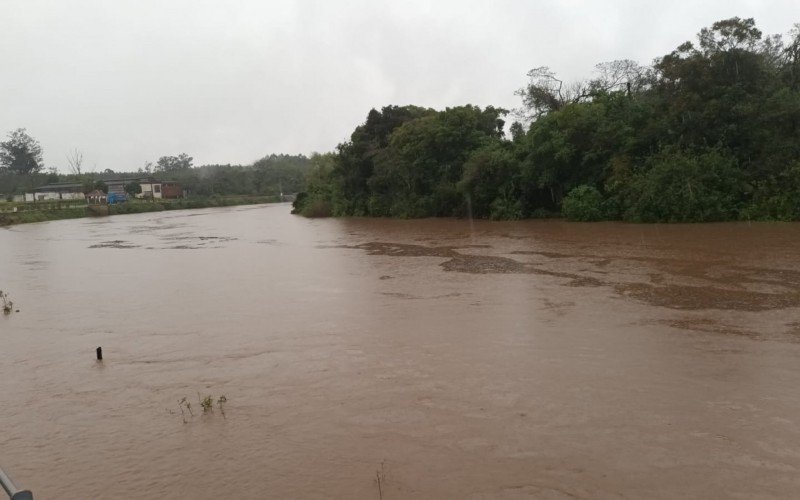 CICLONE: Estado emite alerta de "inundações e danos materiais" para cidades do Caí e do Taquari; veja lista