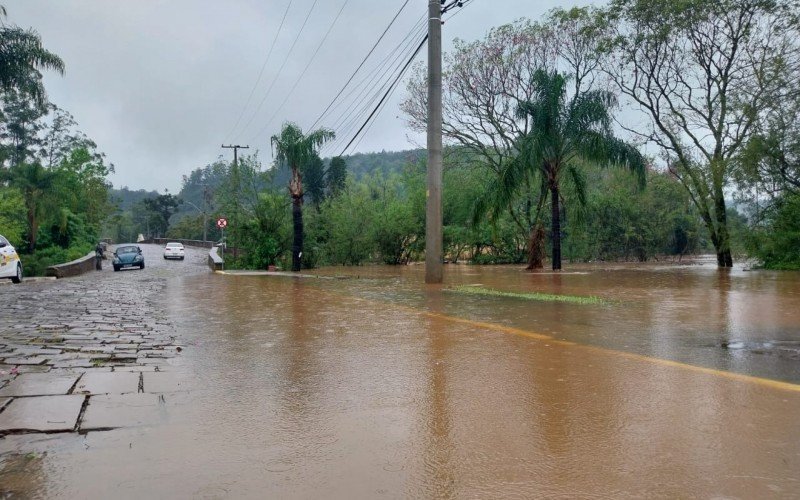 Chuva intensa gera alagamentos nesta segunda-feira em Ivoti