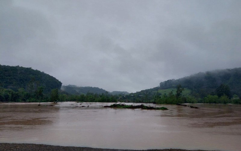 Chuva intensa gera alagamentos nesta segunda-feira em Ivoti