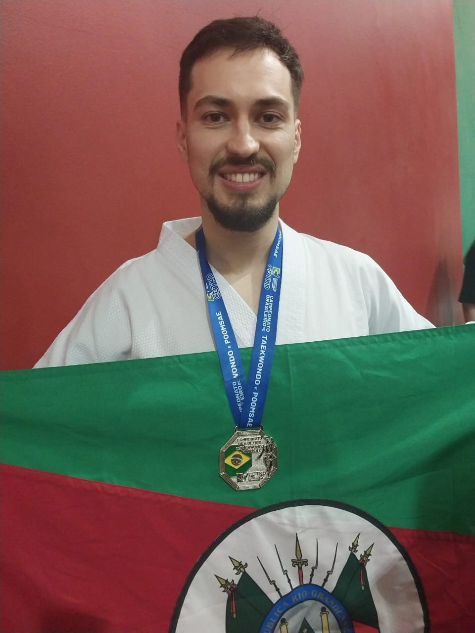Taekwondista de São Leopoldo é prata no Brasileiro da modalidade