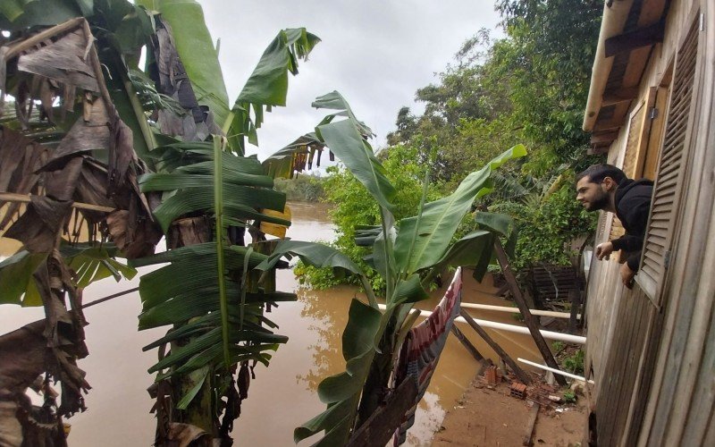 Ontem, nível do Rio dos Sinos na Barrinha, em Campo Bom, já preocupava moradores | Jornal NH