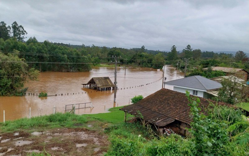 CATÁSTROFE NO RS: Confira os pontos de coleta de doações para famílias atingidas por enchentes