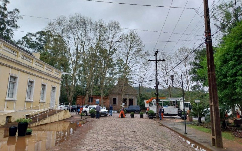 Eixo central da principal rua do NÃºcleo de Casas Enxaimel amanheceu sem Ã¡gua 