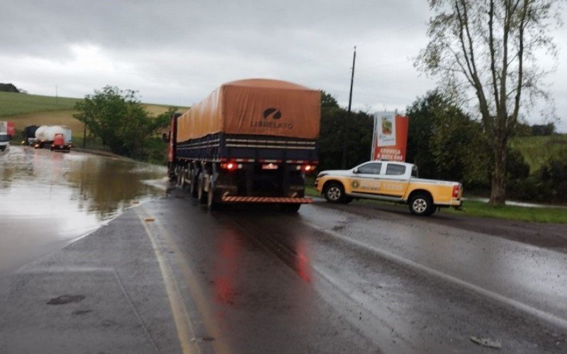 CATÁSTROFE NO RS: Confira onde tem bloqueio nas rodovias estaduais e federais