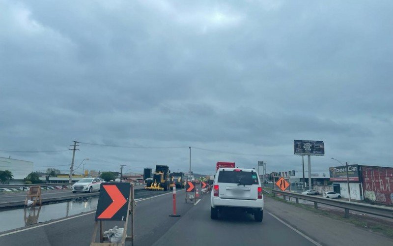 Motoristas enfrentam lentidão na BR-116 devido a obras no trecho de São Leopoldo