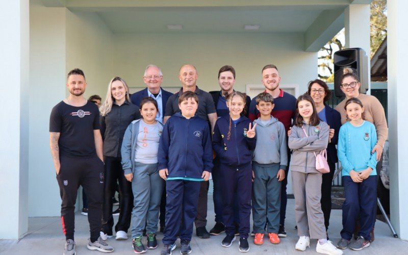 Vereadores Lucas Argentino, Samantha Renner (representando o vereador Antônio Worst), Jacob Immig, Décio Hansen, Yuri Campos, João Gabriel Dilkin, Beti Griebeler e Gabriele Martins; também os vereadores mirins   | Jornal NH