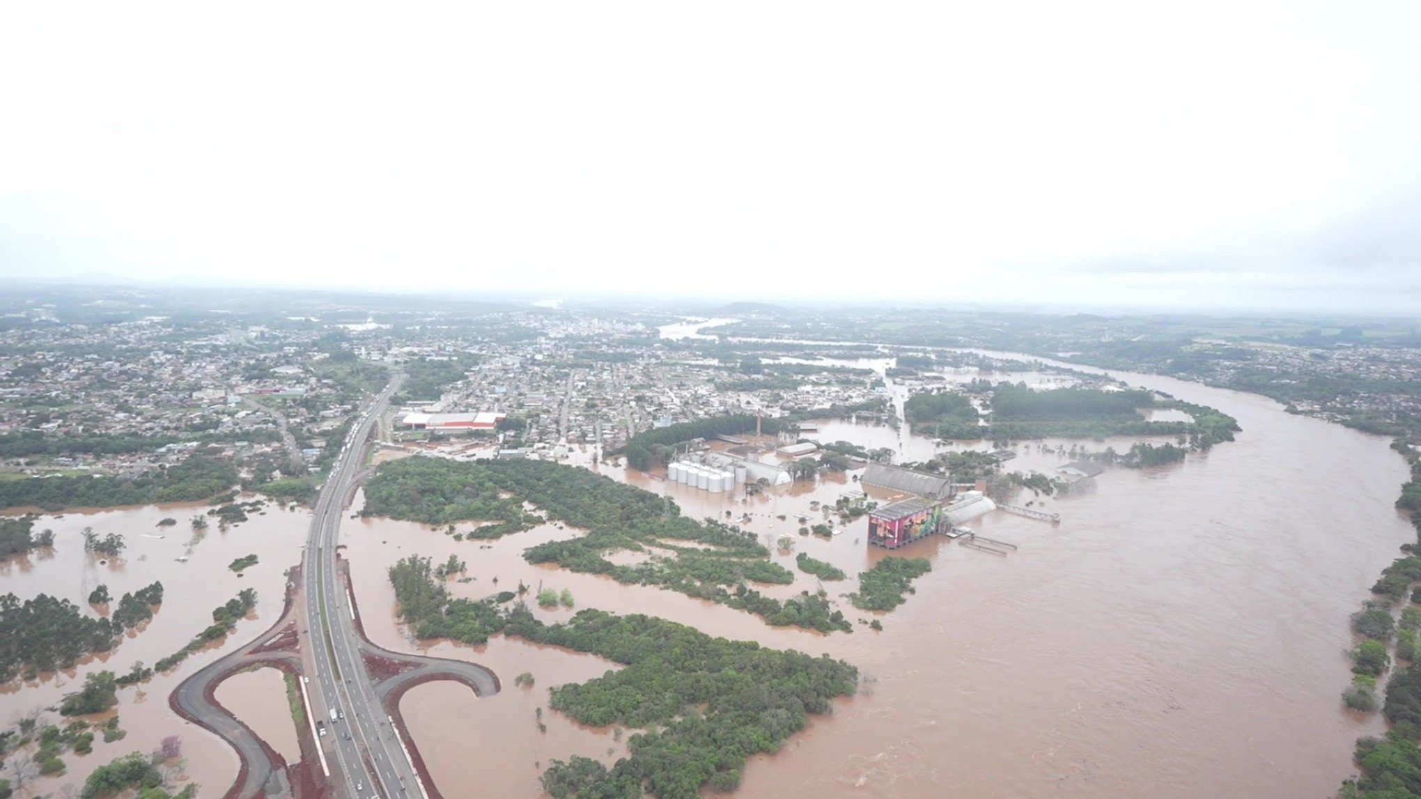 Estado seleciona engenheiros e arquitetos para avaliação de imóveis após enchentes no RS