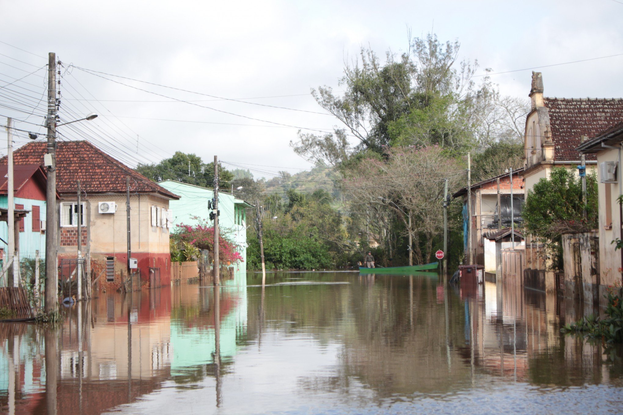 PREVISÃO DO TEMPO: Defesa Civil emite novo alerta para temporais no Rio Grande do Sul