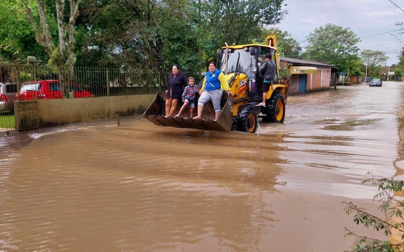 FamÃ­lia removida pela prefeitura no bairro Barrinha