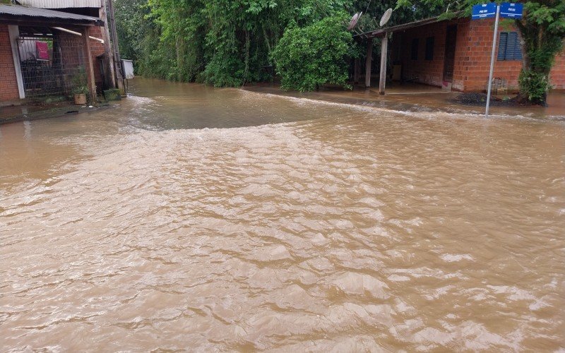 Enchente na Estrada Pio XII, em Campo Bom, no bairro Barrinha