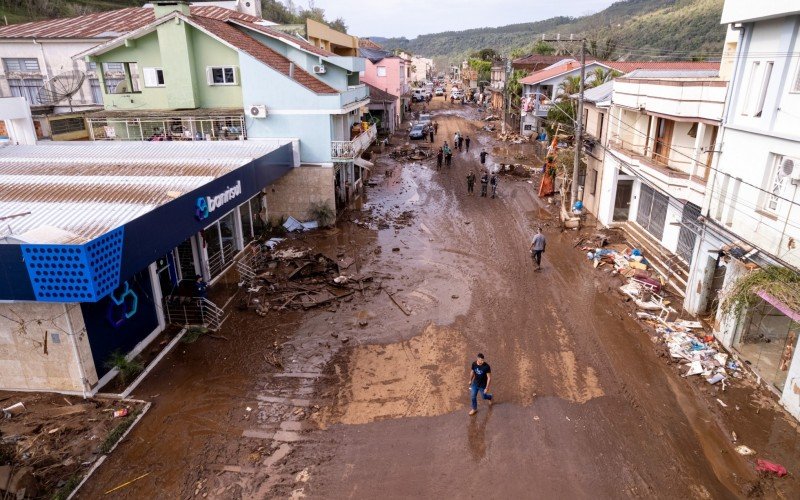 CenÃ¡rio Ã© de destruiÃ§Ã£o e mobilizaÃ§Ã£o no municÃ­pio de MuÃ§um