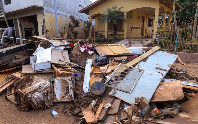 CenÃ¡rio Ã© de destruiÃ§Ã£o e mobilizaÃ§Ã£o no municÃ­pio de MuÃ§um