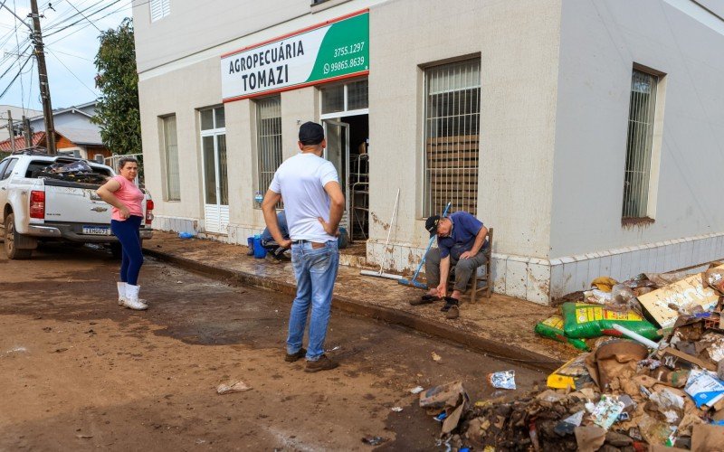 CenÃ¡rio Ã© de destruiÃ§Ã£o e mobilizaÃ§Ã£o no municÃ­pio de MuÃ§um