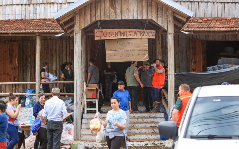 CenÃ¡rio Ã© de destruiÃ§Ã£o e mobilizaÃ§Ã£o no municÃ­pio de MuÃ§um