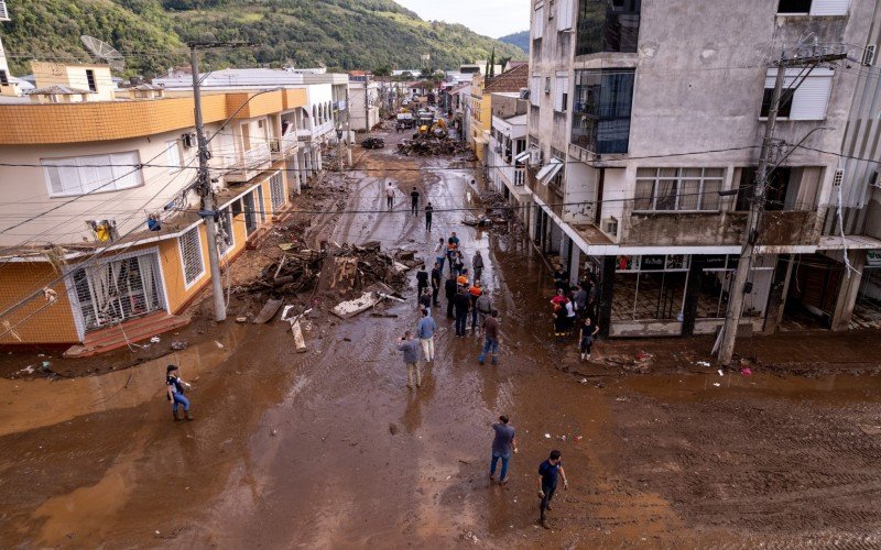 CenÃ¡rio Ã© de destruiÃ§Ã£o e mobilizaÃ§Ã£o no municÃ­pio de MuÃ§um