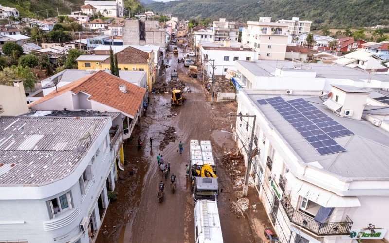 CenÃ¡rio Ã© de destruiÃ§Ã£o e mobilizaÃ§Ã£o no municÃ­pio de MuÃ§um