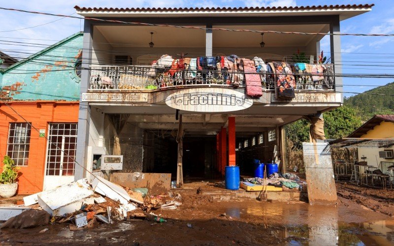 CenÃ¡rio Ã© de destruiÃ§Ã£o e mobilizaÃ§Ã£o no municÃ­pio de MuÃ§um