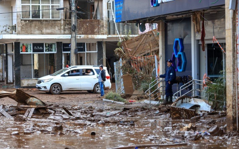 CenÃ¡rio Ã© de destruiÃ§Ã£o e mobilizaÃ§Ã£o no municÃ­pio de MuÃ§um