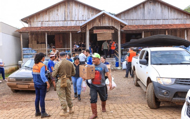 CenÃ¡rio Ã© de destruiÃ§Ã£o e mobilizaÃ§Ã£o no municÃ­pio de MuÃ§um