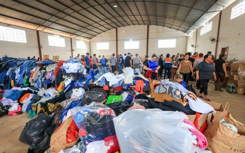 CenÃ¡rio Ã© de destruiÃ§Ã£o e mobilizaÃ§Ã£o no municÃ­pio de MuÃ§um