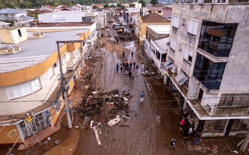 CenÃ¡rio Ã© de destruiÃ§Ã£o e mobilizaÃ§Ã£o no municÃ­pio de MuÃ§um