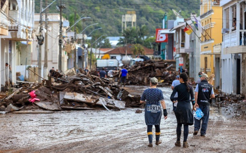 CenÃ¡rio Ã© de destruiÃ§Ã£o e mobilizaÃ§Ã£o no municÃ­pio de MuÃ§um