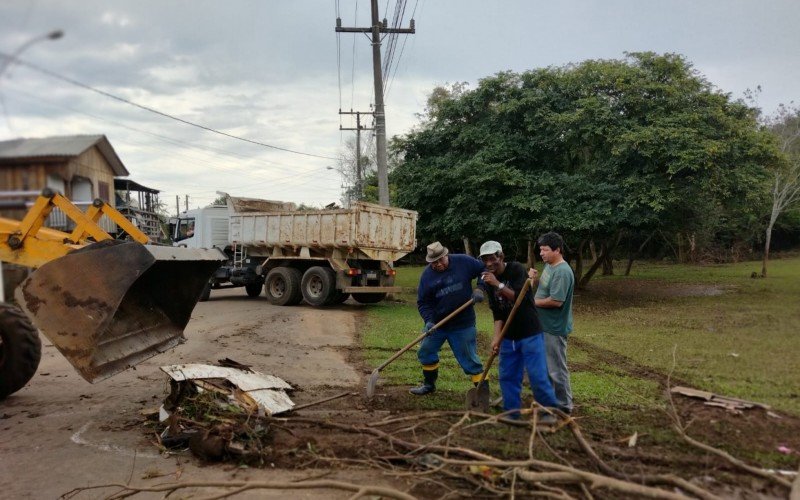 Mutirão de limpeza em São Sebastião do Caí depois da cheia | Jornal NH