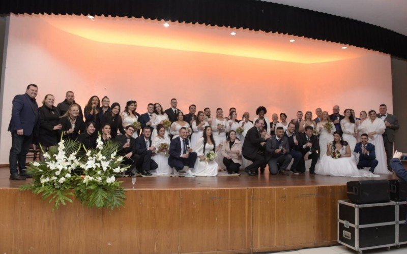 Casamento coletivo foi realizado em Gramado e 500 pessoas estiveram presentes