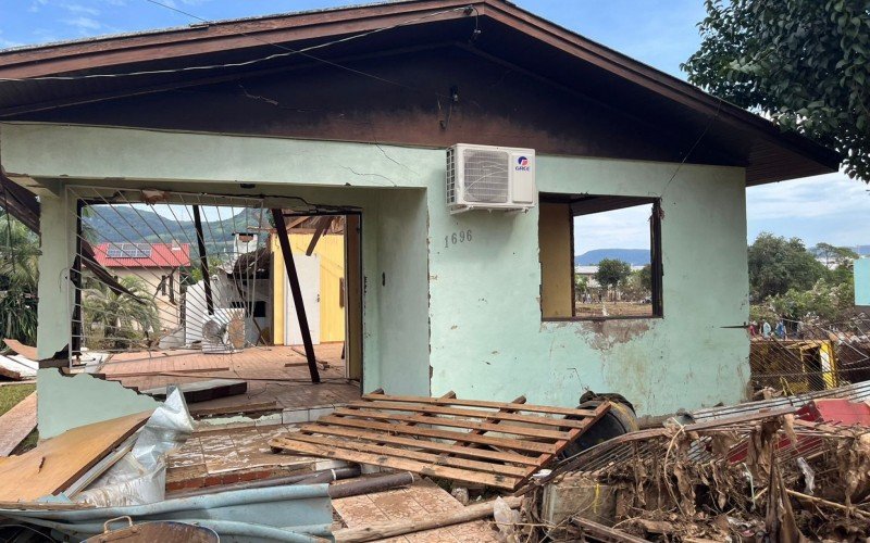 Casa destruída em Roca Sales após a enchente | Jornal NH